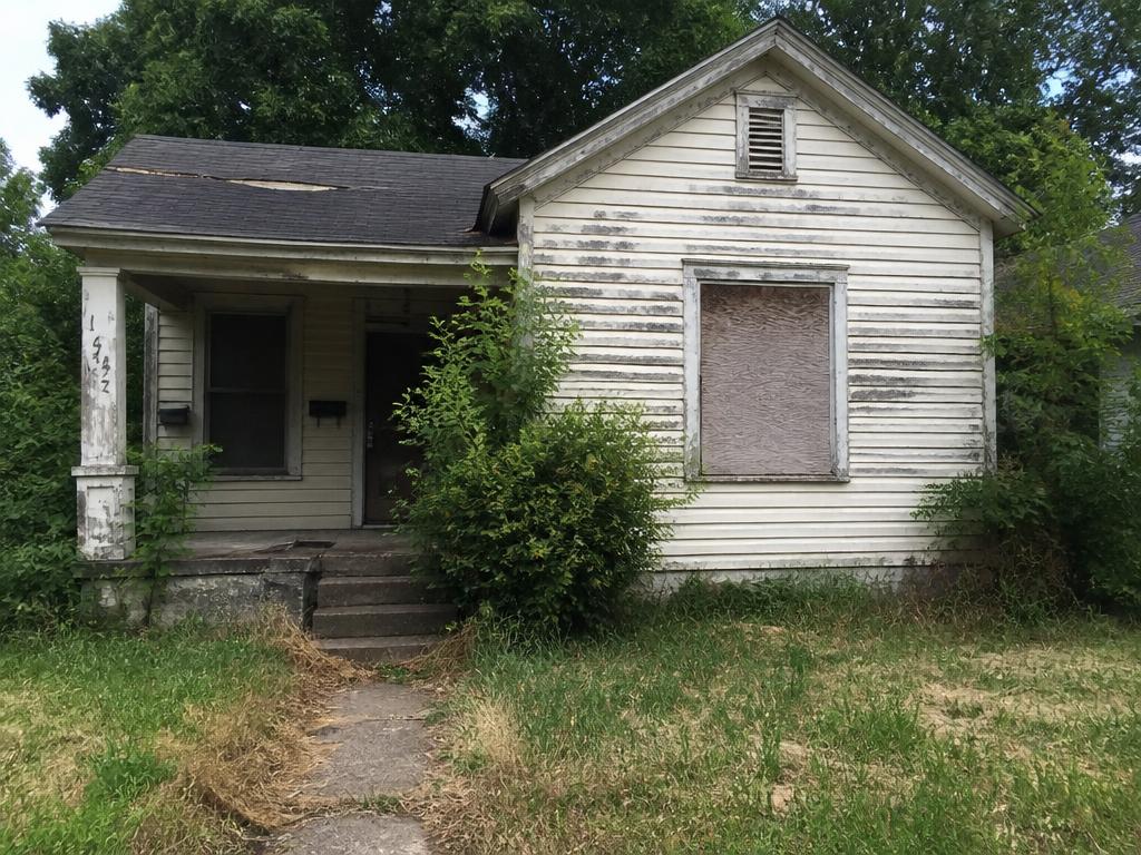 Pine Hills 3/2 Exterior before renovation